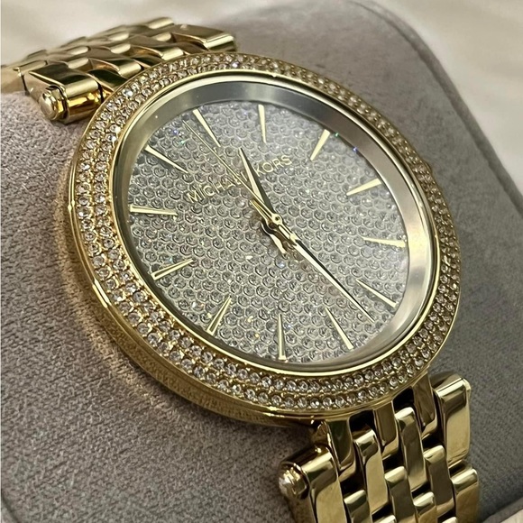 SOLD / Michael Kors Women’s Darci Crystal Pave Dial Watch
Case Size: 39mm - Picture 5 of 11